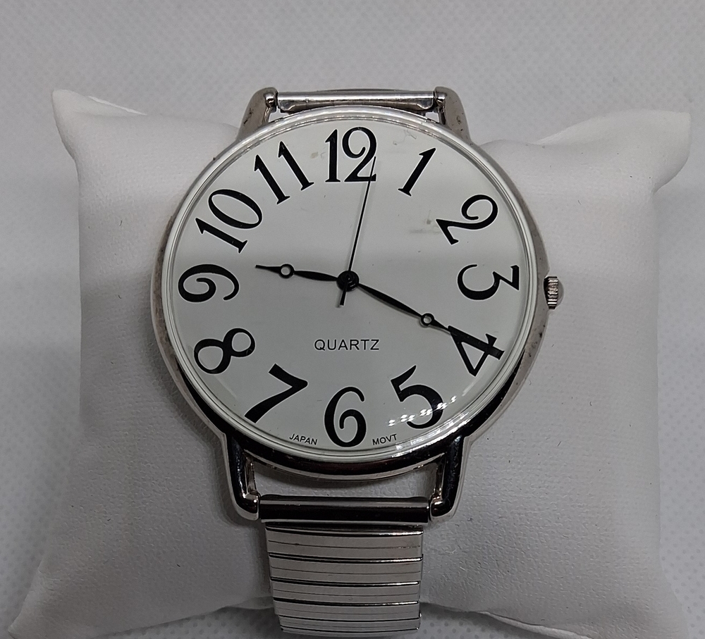 Classic Large Dial Quartz Watch in White and Silver